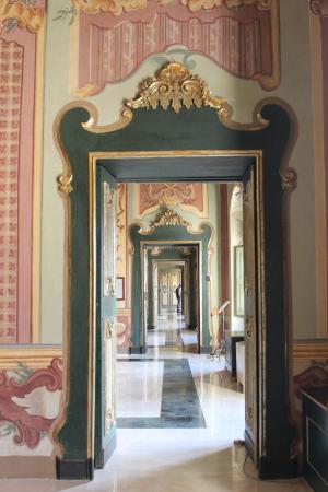 Visita guidata a Martina Franca, affreschi del palazzo ducale