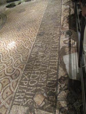 Visita guidata a Bari,  mosaico nel succorpo della cattedrale