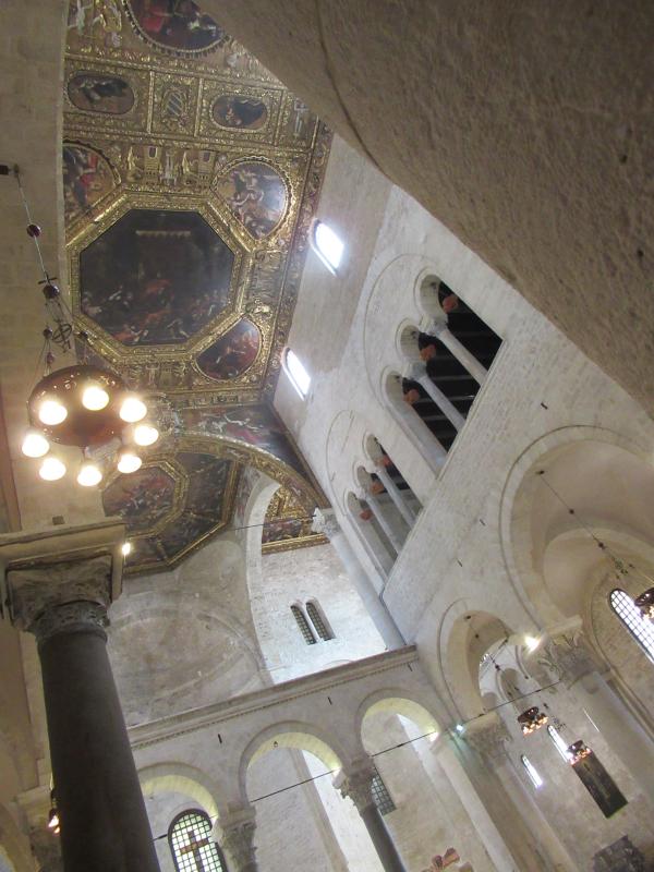 Visita guidata a Bari, interno della Basilica di San Nicola