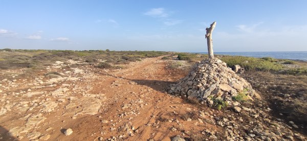 Hiking nel Parco naturale di lido pizzo isola di Sant'Andrea