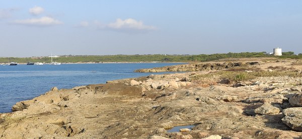 Hiking nel Parco naturale di lido pizzo isola di Sant'Andrea