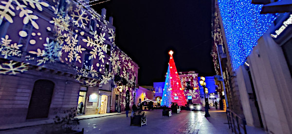 Le proiezioni sui palazzi di Casarano durante le feste