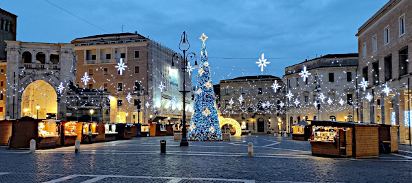 Piazza S. Oronzo a Lecce ed il mercatino di Natale