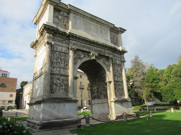 Benevento Arco di Traiano