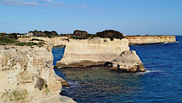 Passeggiata a Torre Sant'Andrea le isole e le grotte