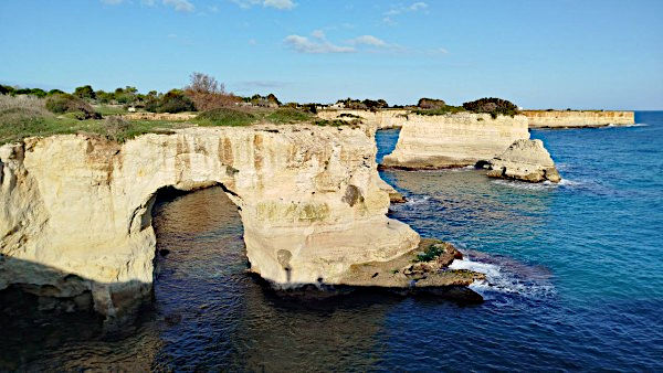 Passeggiata a Torre Sant'Andrea le isole e le grotte