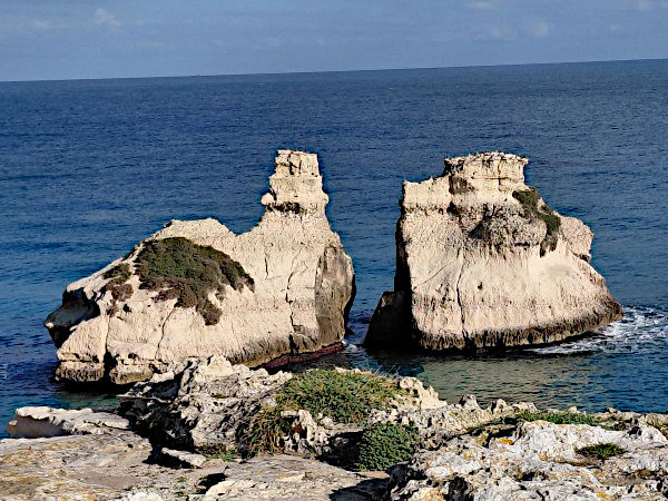 Torre dell'Orso, marina di Melendugno: i faraglioni delle Due Sorelle