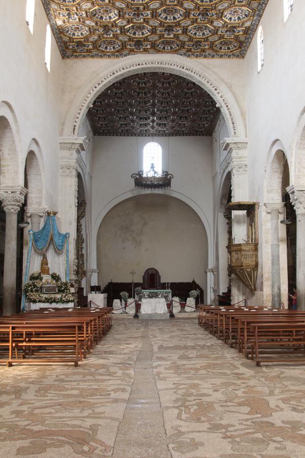 Itinerario a Otranto navata centrale della cattedrale